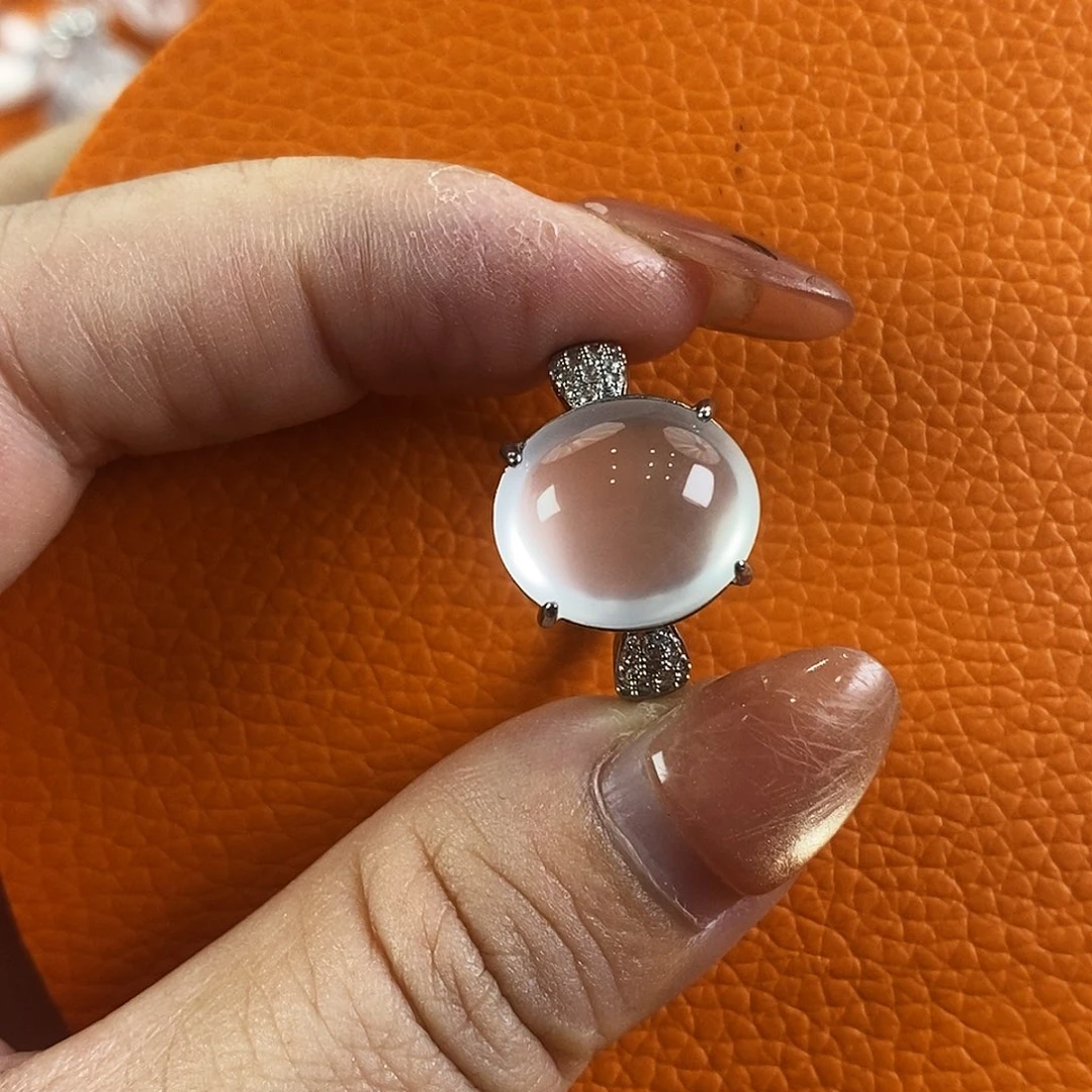 石英质玉合金颈饰