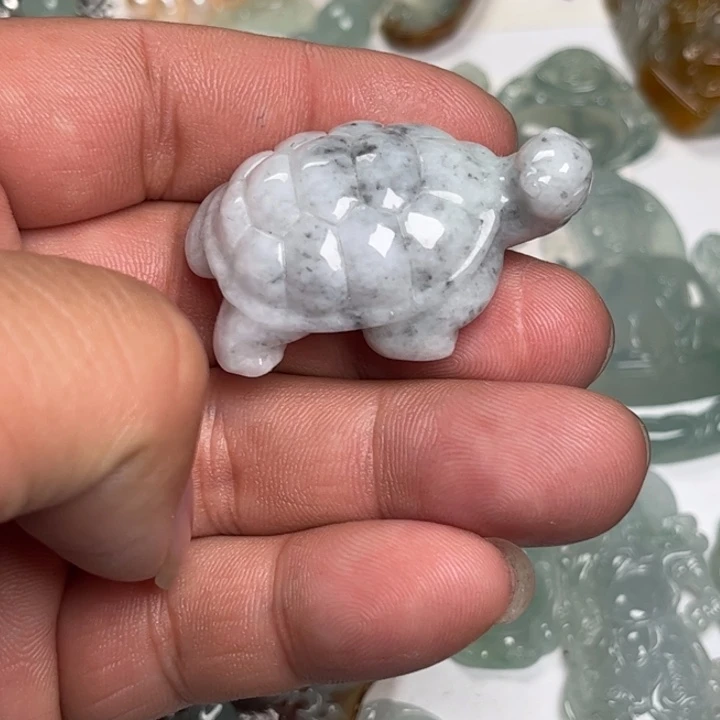 翡翠未镶嵌颈饰乌龟茶宠