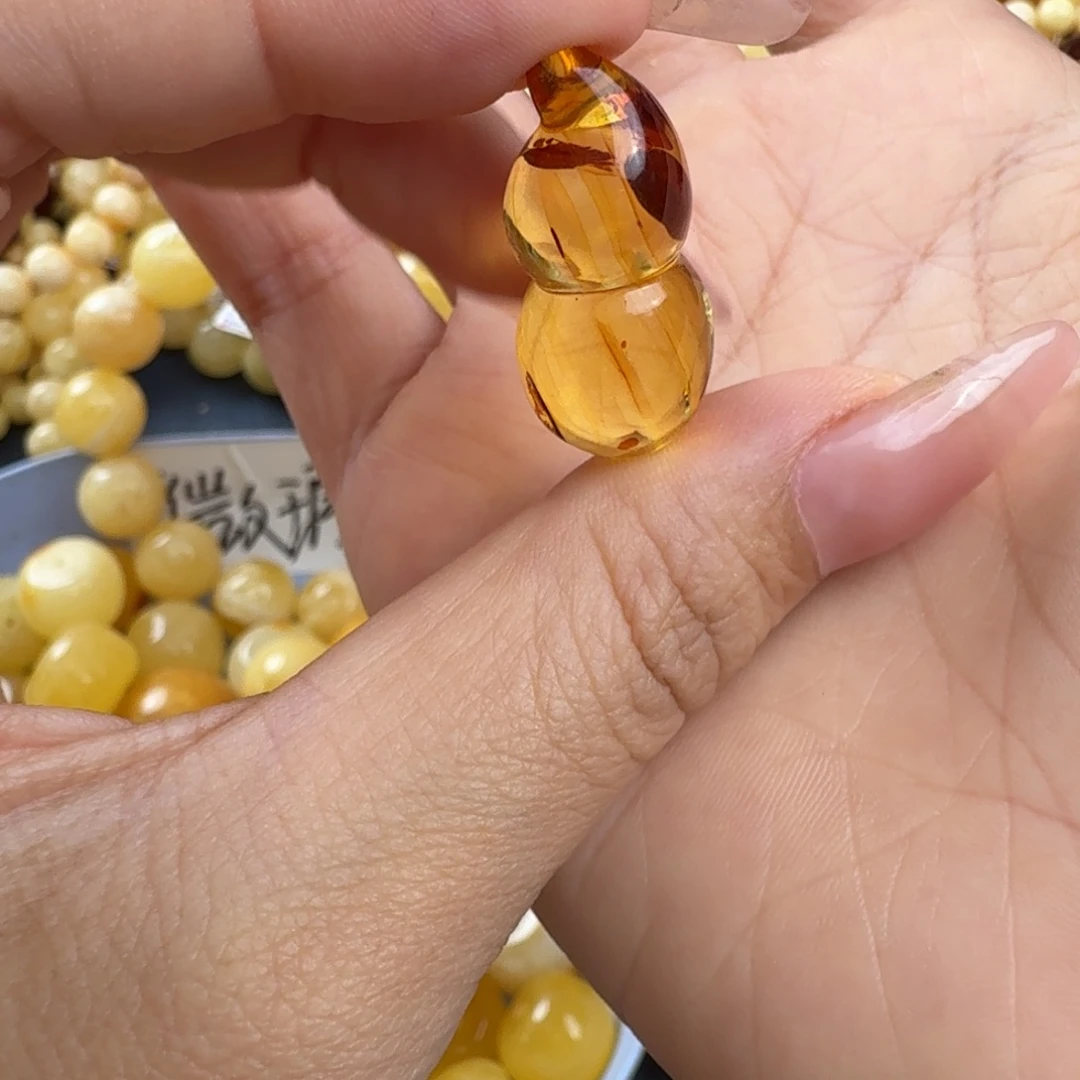 琥珀未镶嵌珠宝奇石