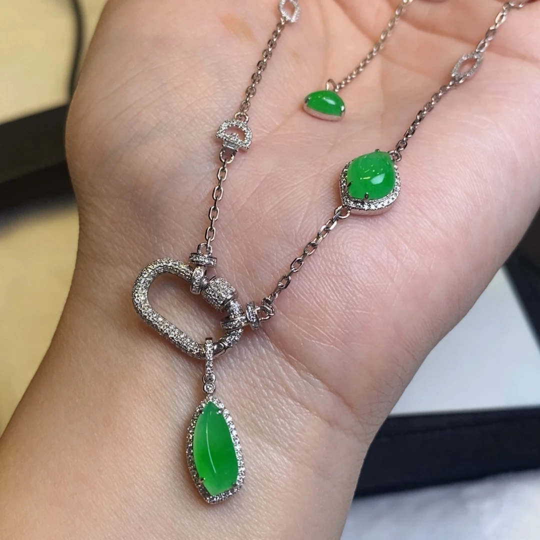 翡翠项链18K金镶嵌随形