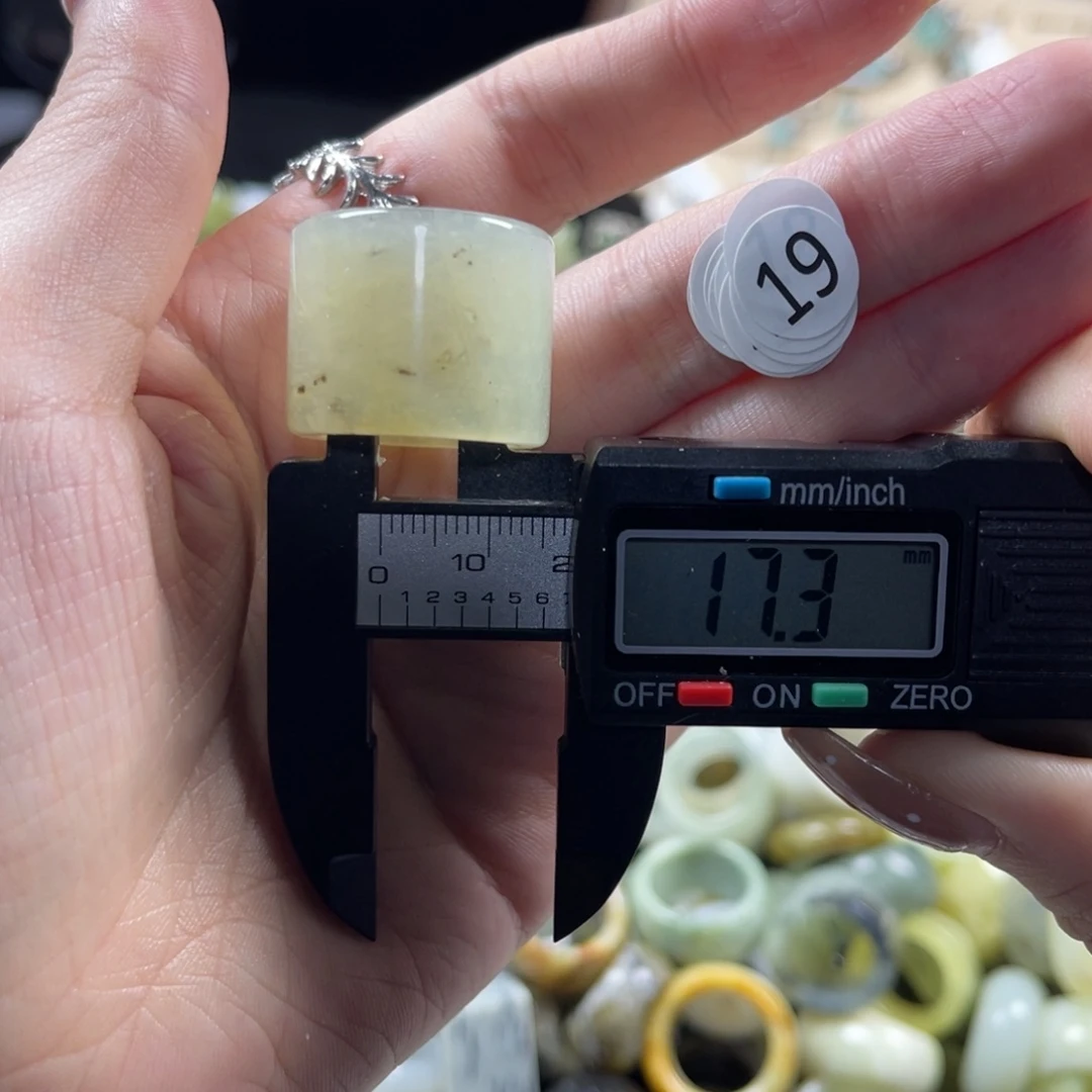蛇纹石玉未镶嵌戒指