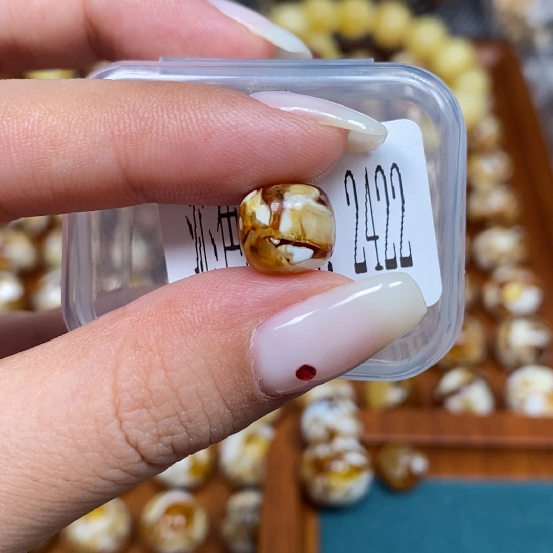 沁色蜜蜡未镶嵌2422