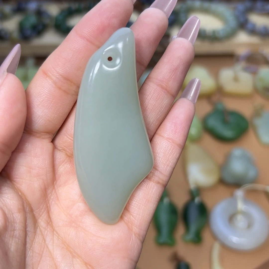 颈饰未镶嵌和田玉猫***兰