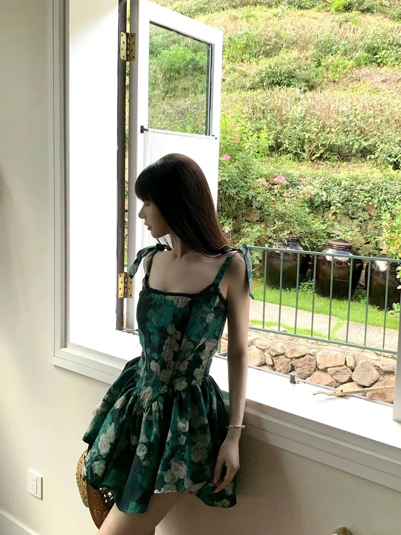 2025夏季新款高级感纯欲收腰吊带连衣裙+性感抹胸背心配高腰半裙