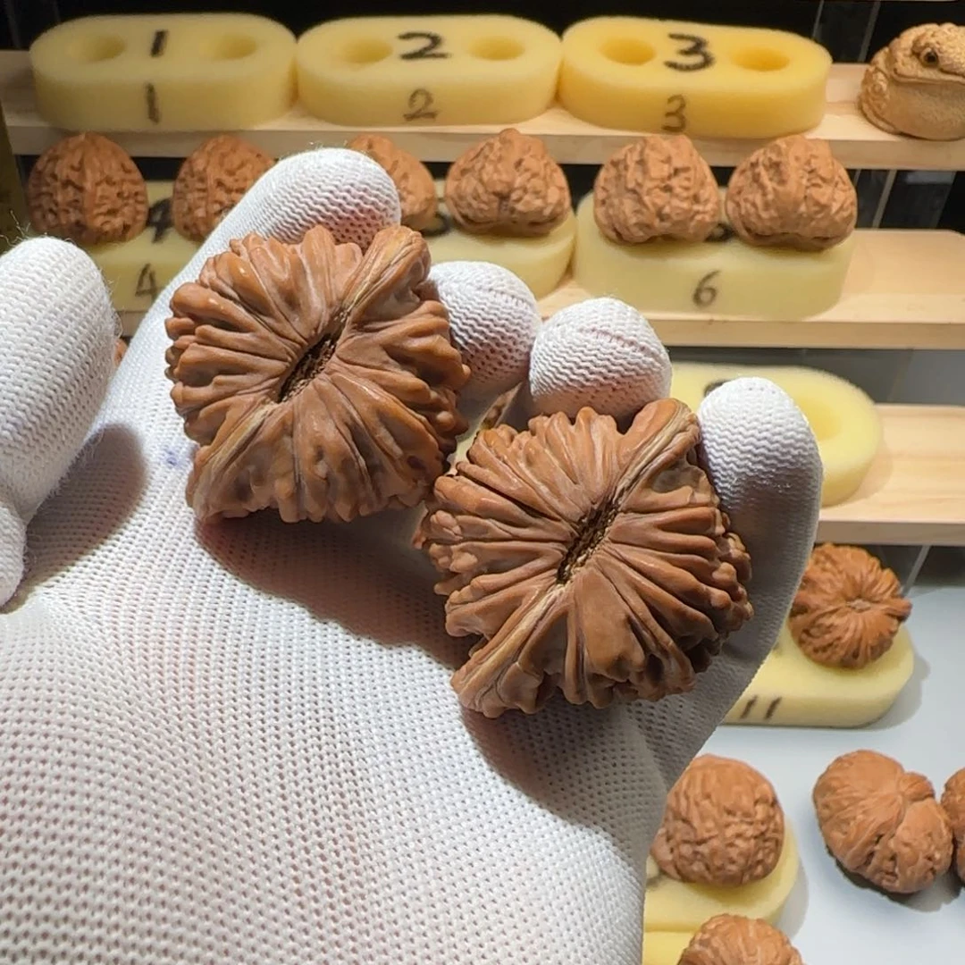 文玩核桃吊坠带****熊45平谷四座楼