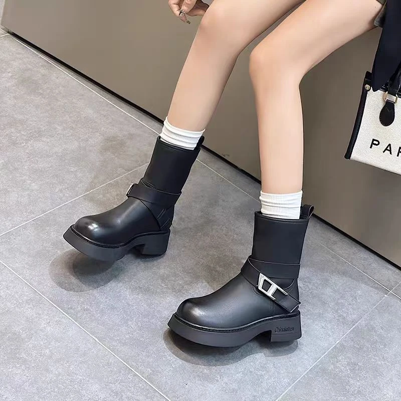 87002   新款时尚百搭复古时装短靴加绒