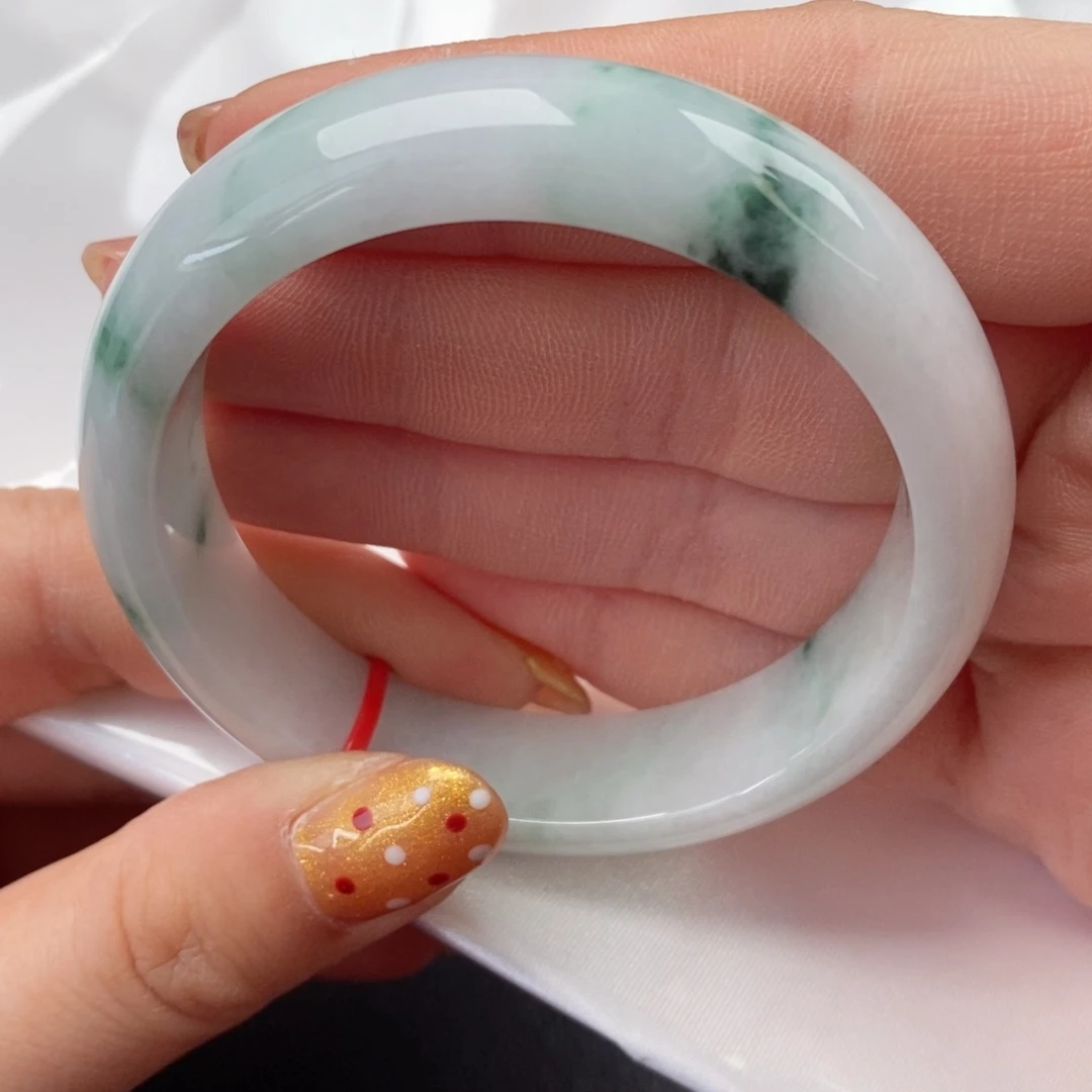 翡翠手镯未镶嵌56口