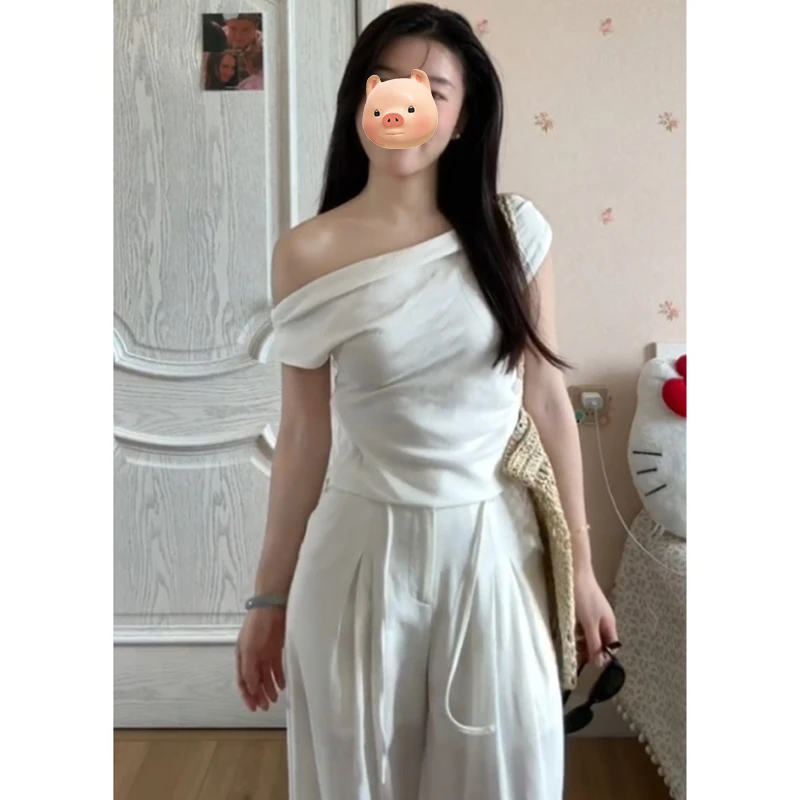 白色不规则斜肩短袖T恤女夏季设计感小众修身高级感露肩短款上衣