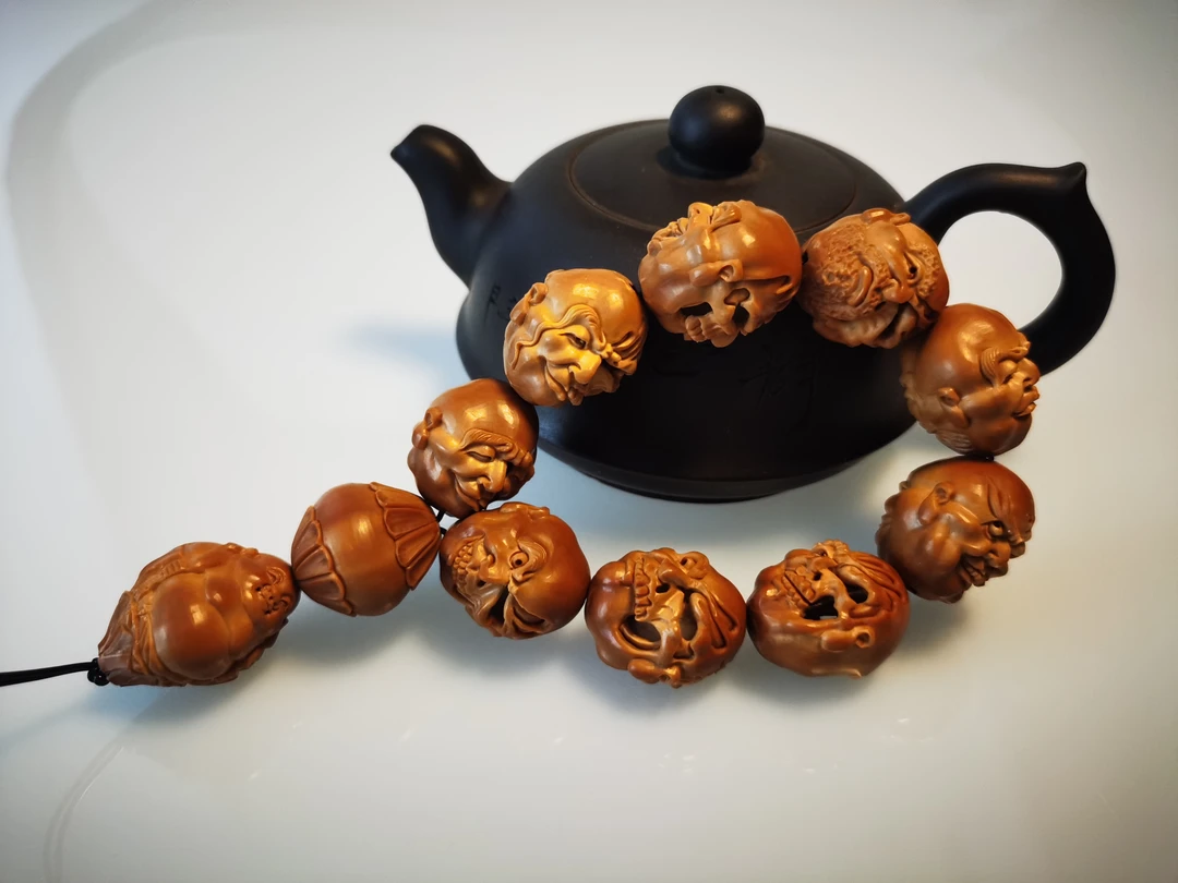 橄榄核雕精品手串，一念罗汉，纯手工，2.1*2.3，老油核，11颗。