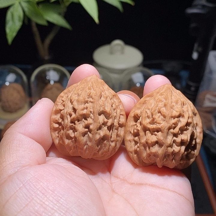 文玩核桃吊坠金牛