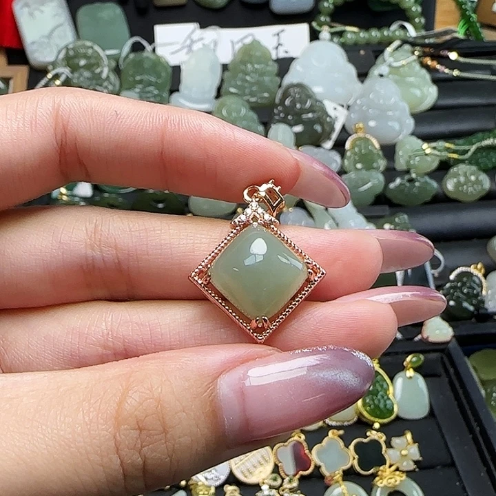 和田玉合金吊坠(赠链)