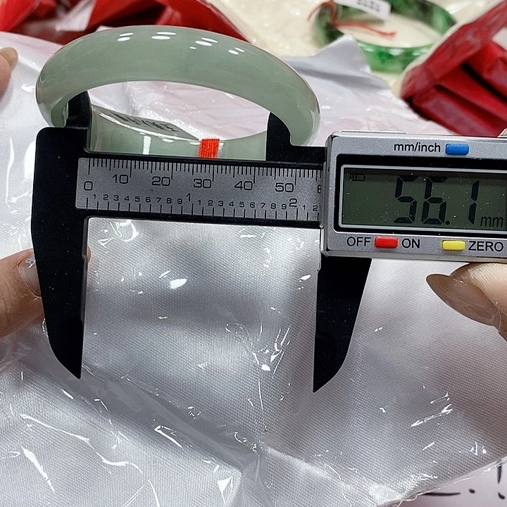 翡翠手镯未镶嵌69