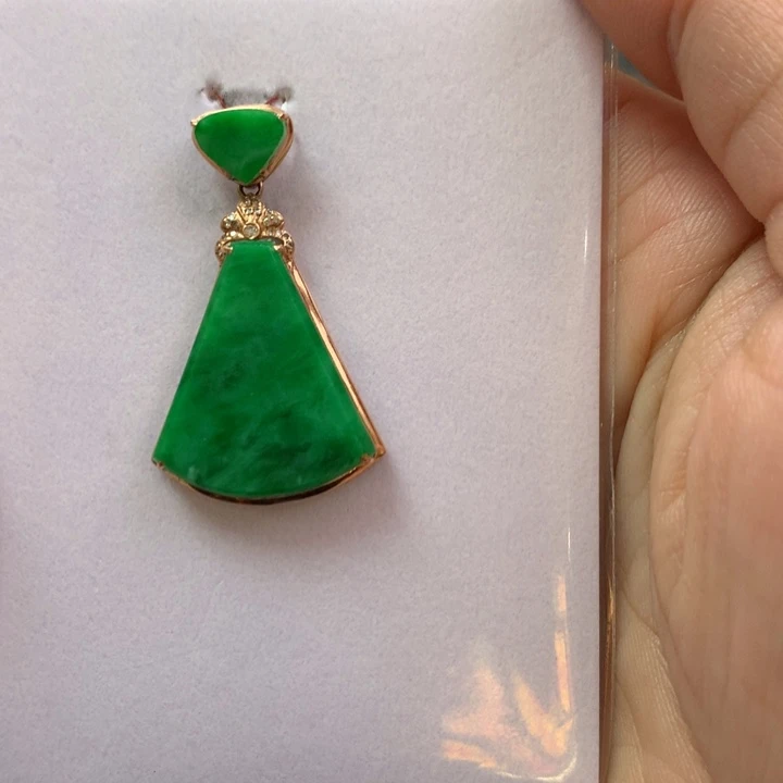 翡翠颈饰18K金镶嵌翡翠吊坠