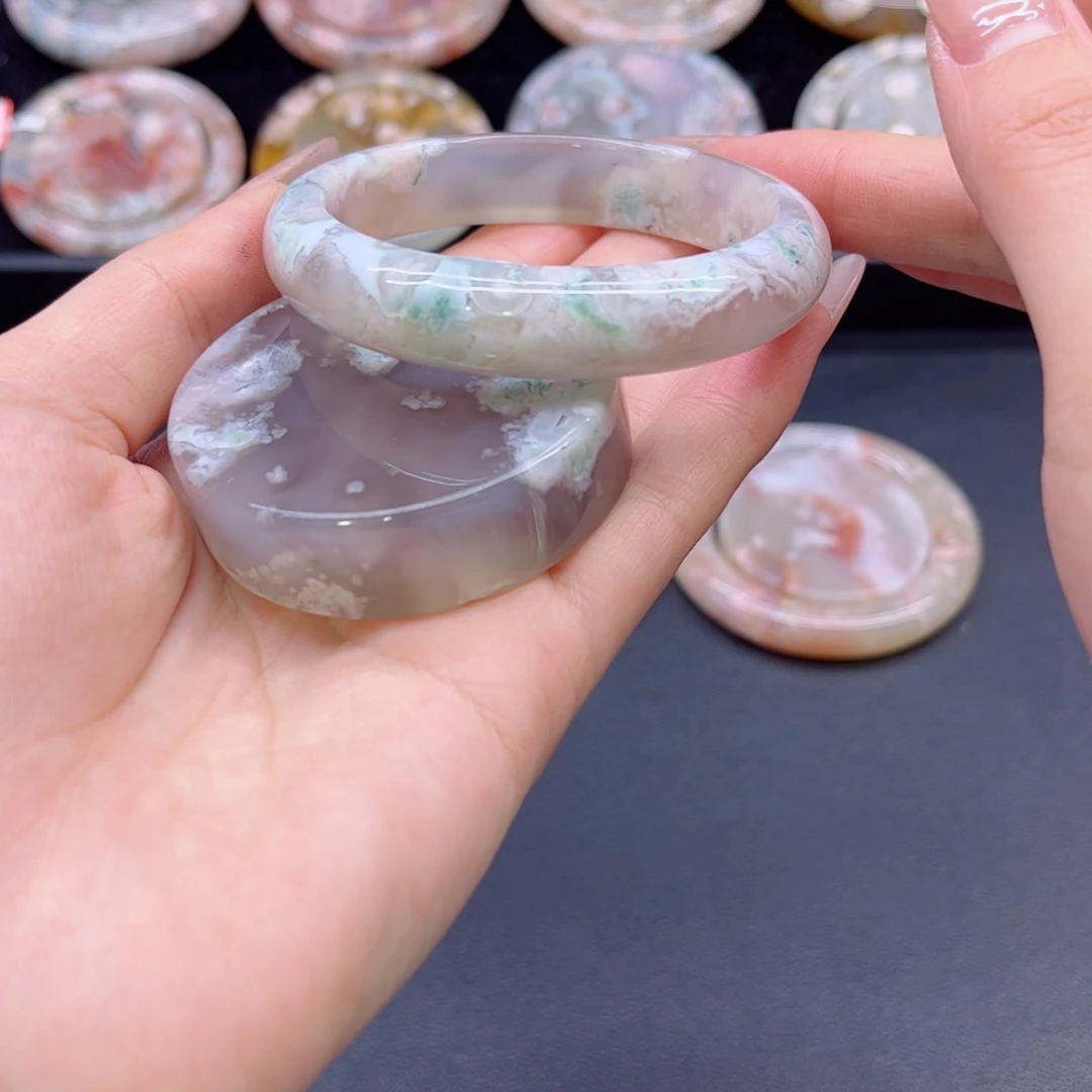 玛瑙/玉髓手镯未镶嵌56