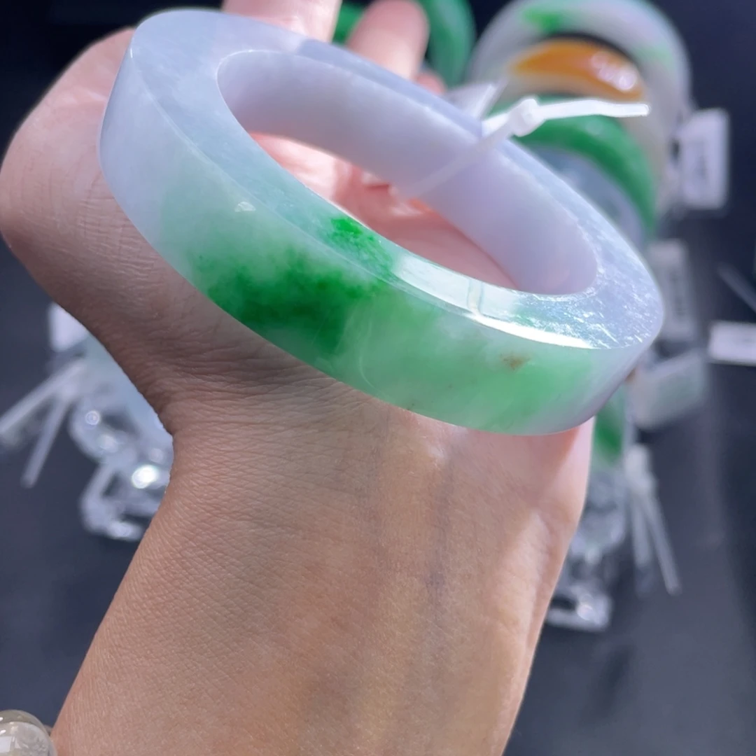 定制翡翠未镶嵌手镯
