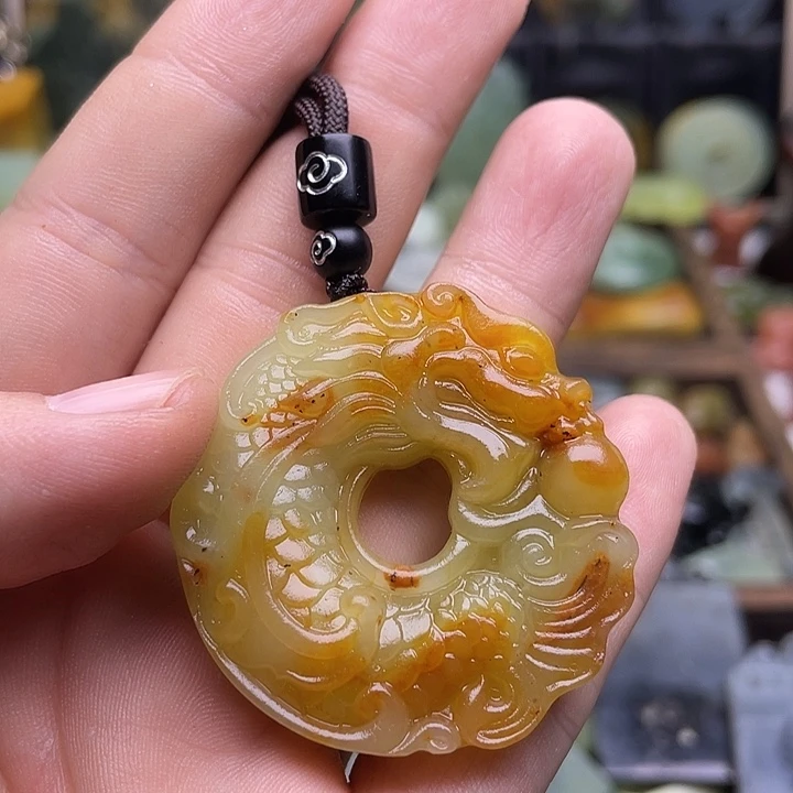 蛇纹石玉挂件未镶嵌