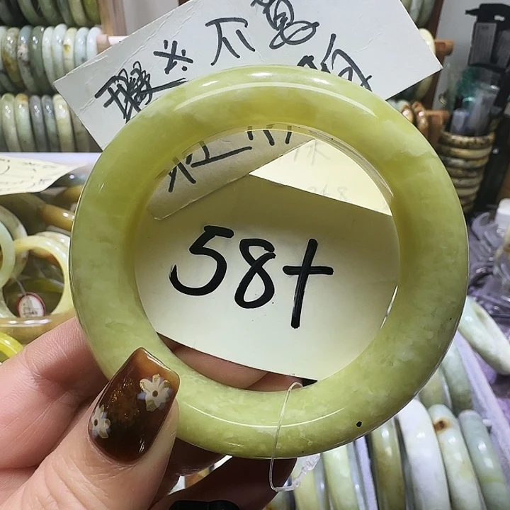 透闪石-蛇纹石玉未镶嵌手镯