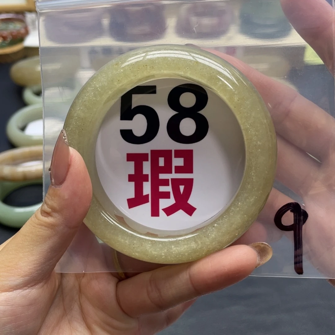 未镶嵌手镯石英岩玉
