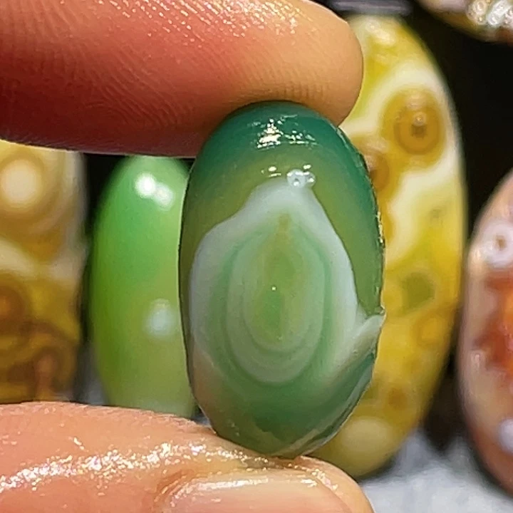 玛瑙/玉髓未镶嵌珠宝奇石