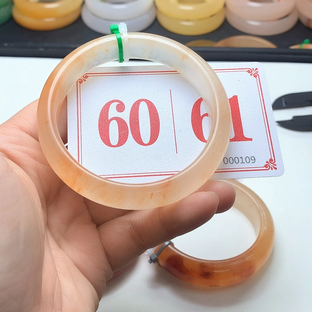 未镶嵌石英质玉（黄龙玉）手镯￥