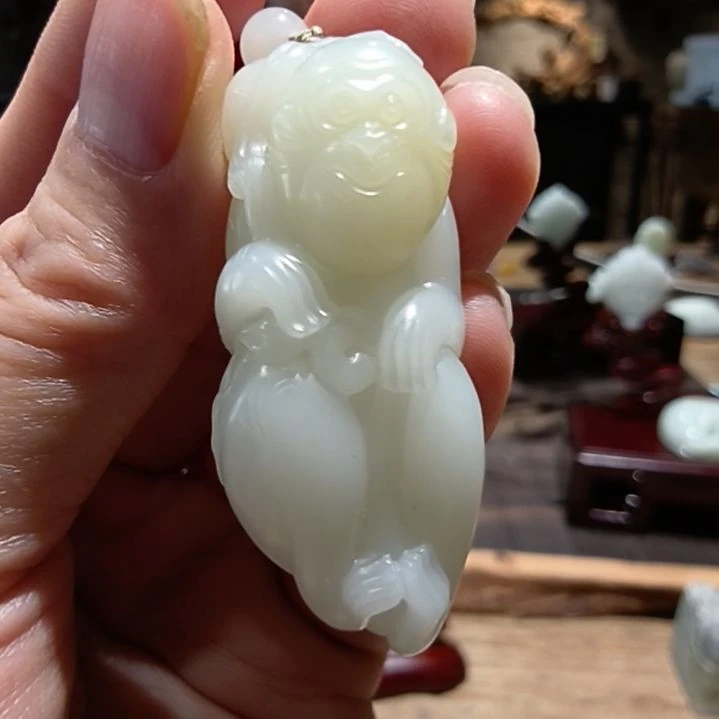 颈饰未镶嵌和田玉（白玉）