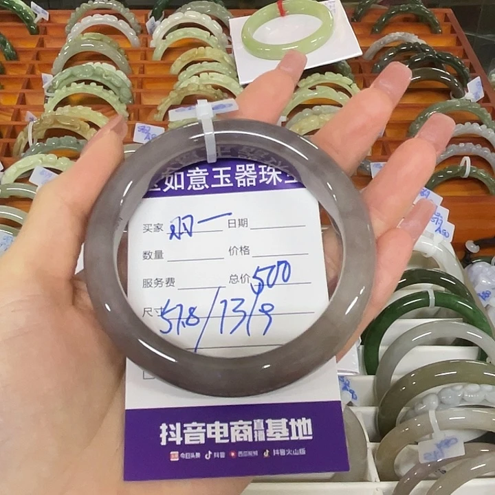 羽***一和田玉未镶嵌手镯