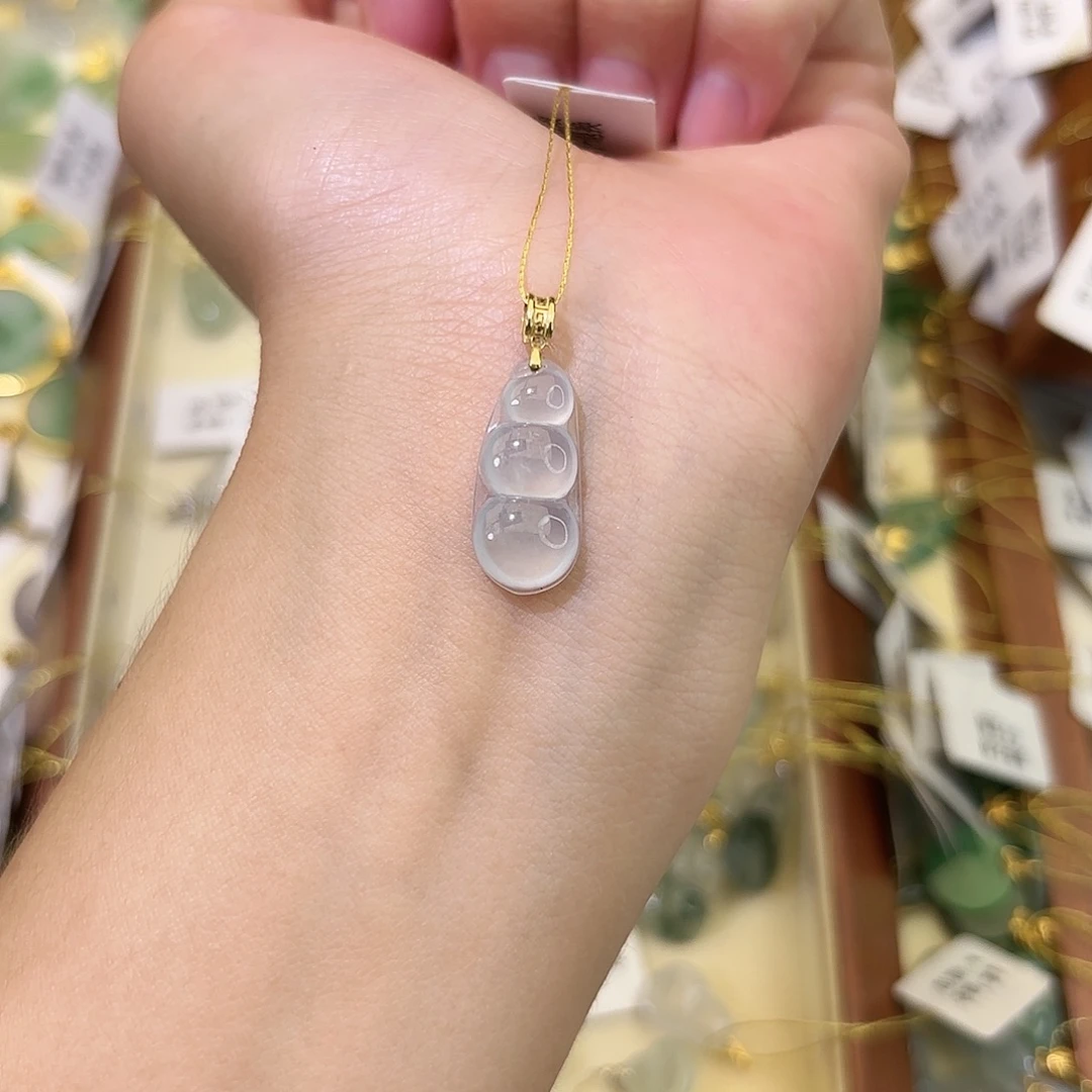 9***2翡翠18K金镶嵌颈饰豆子