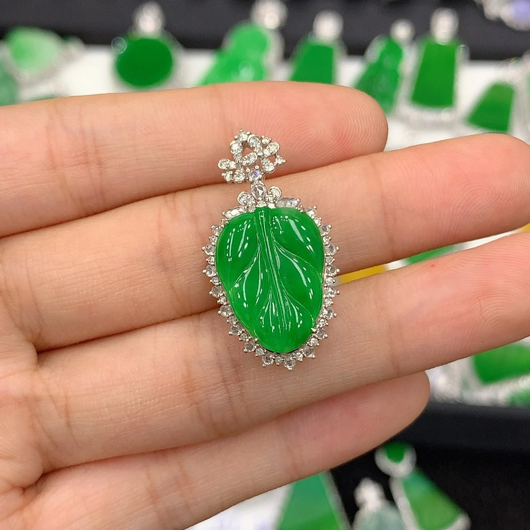 【闪购商品】翡翠吊坠(不含链)18K金镶嵌叶子