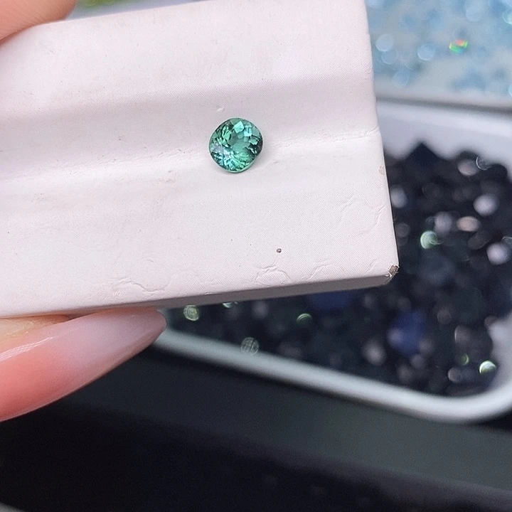 绿色碧玺裸石未镶嵌0.77