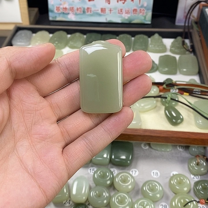 水***南颈饰未镶嵌和田玉