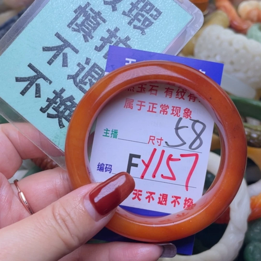 【闪购商品】未镶嵌手镯石英质玉