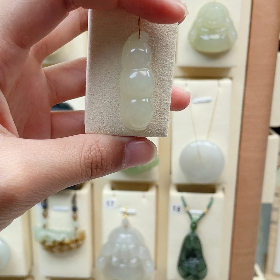 吊坠(赠链)未镶嵌和田玉