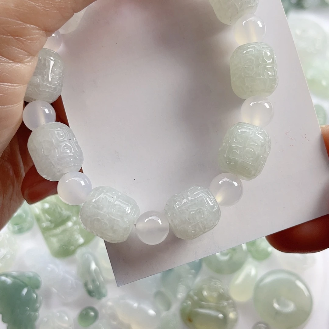 翡翠颈饰未镶嵌嘤****g手串