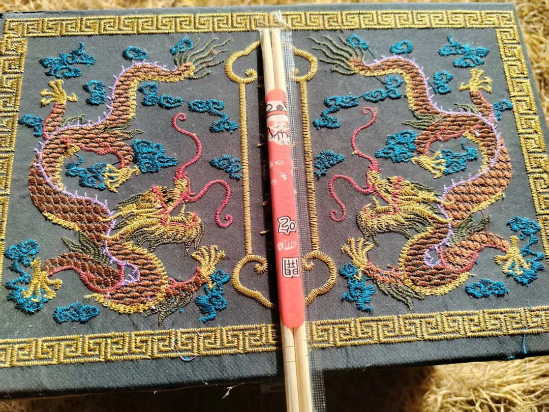 蓝双龙刺绣箱（流水摆件）