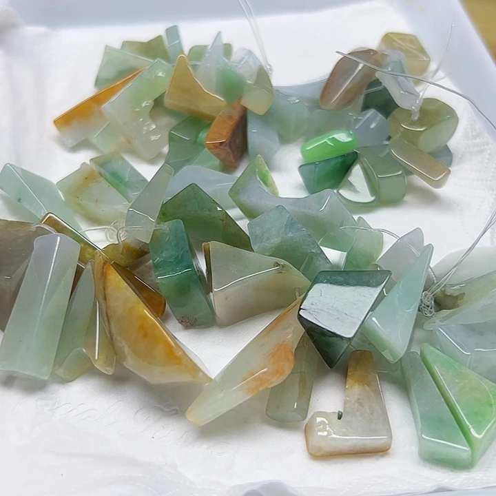 吞***0翡翠未镶嵌颈饰天然翡翠052