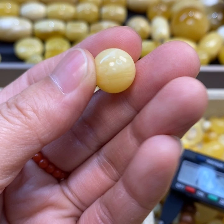 未镶嵌琥珀裸石.
