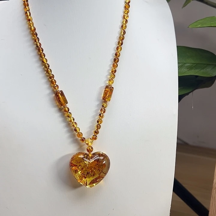 琥珀(花珀)颈饰未镶嵌