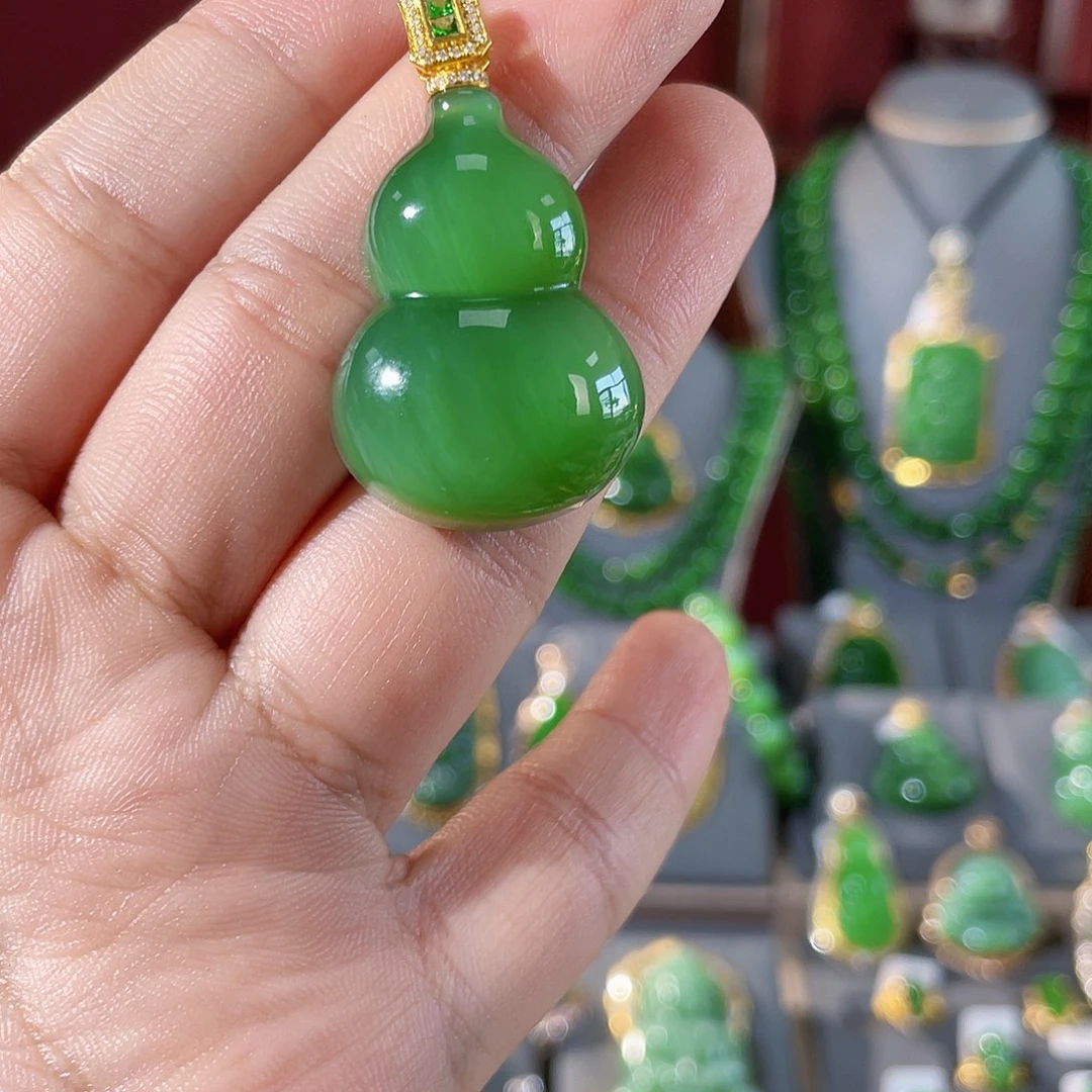 菩***提颈饰18K金镶嵌和田玉（碧玉）