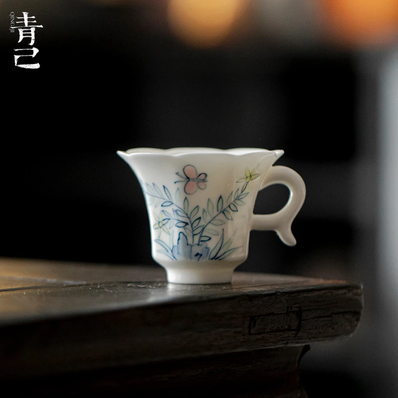 青己日式手绘青花蝶栖芳影提耳茶杯茶具家用陶瓷单杯花口品茗杯