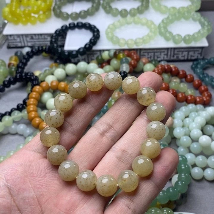 弹***子蛇纹石玉未镶嵌颈饰
