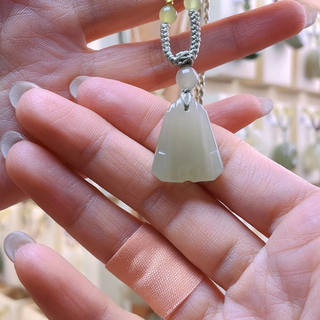 和田玉未镶嵌吊坠(赠链)