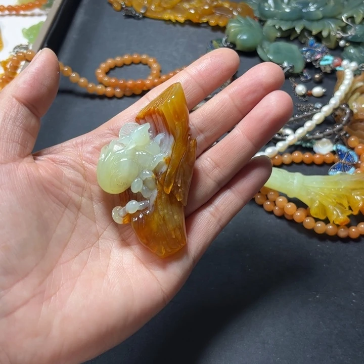 ****爱蛇纹石玉未镶嵌把件