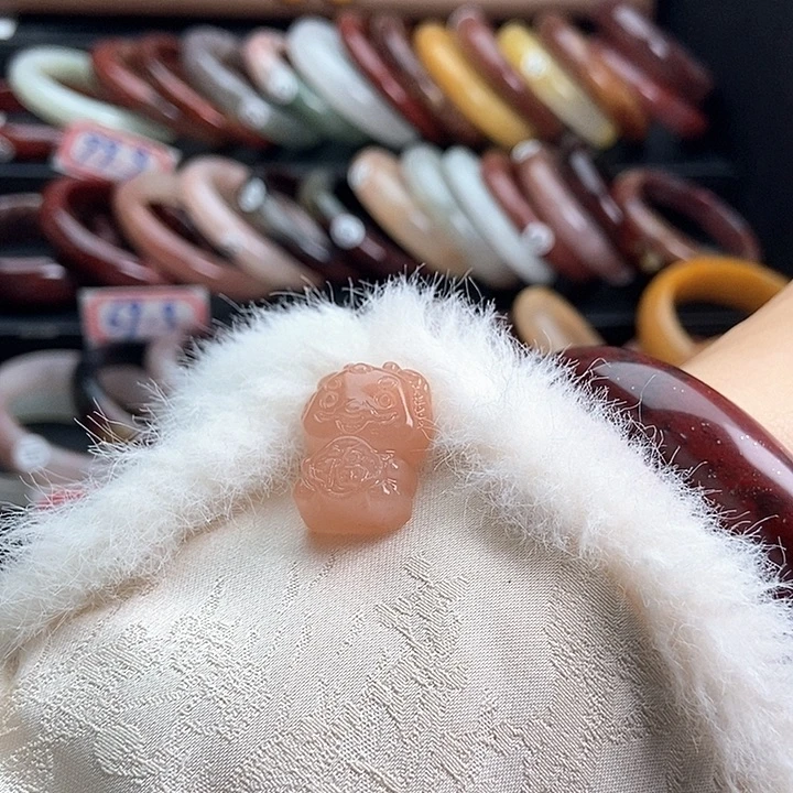 石英质玉颈饰未镶嵌