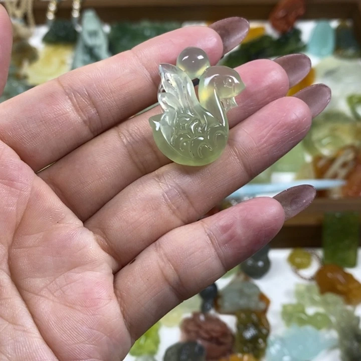 未镶嵌蛇纹石玉吊坠
