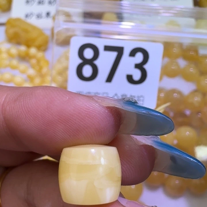 灰***狼裸石琥珀未镶嵌12.1×10.5