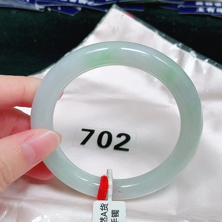翡翠未镶嵌手镯（圆镯）