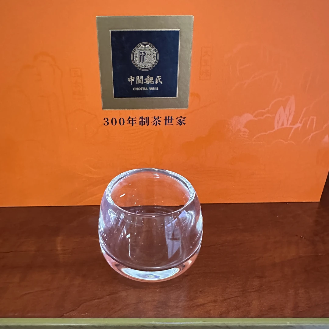 东海水晶茶杯，晶莹剔透，纯手工打磨制作，高端大气上档次，工厂直销