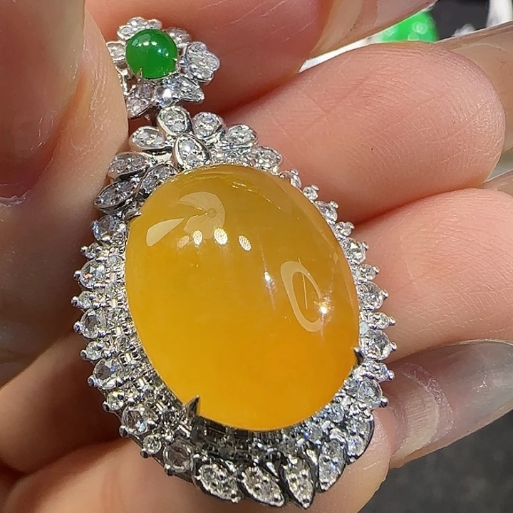 翡翠18K金镶嵌颈饰蛋面