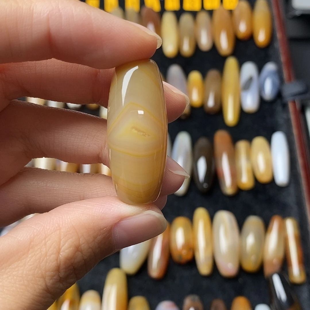 钰***儿未镶嵌颈饰玛瑙/玉髓