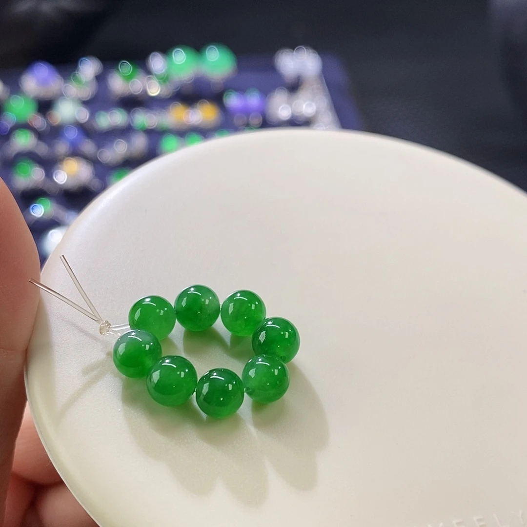 翡翠挂件未镶嵌一手珠珠